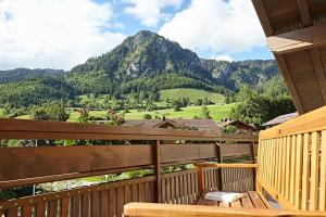 a balcony with a view of a mountain at Hirschbergblick - fewo-badhindelang in Bad Hindelang