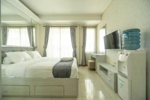 Tempat tidur dalam kamar di simple & stylish studio in central Jakarta, SCBD
