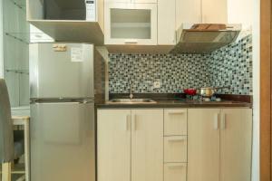 Dapur atau dapur kecil di simple & stylish studio in central Jakarta, SCBD
