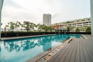 Kolam renang di atau di dekat simple & stylish studio in central Jakarta, SCBD