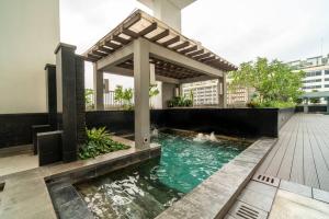 Kolam renang di atau di dekat simple & stylish studio in central Jakarta, SCBD