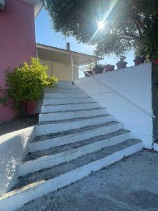 een trap voor een huis bij Traditional house in Ratzaklíon