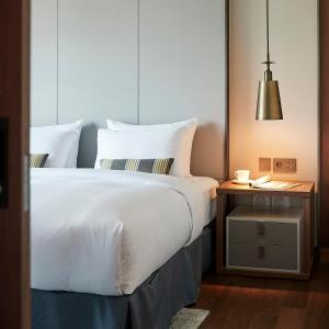 Postel nebo postele na pokoji v ubytování The Suites Hotel Jeju