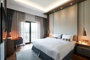 Postel nebo postele na pokoji v ubytování The Suites Hotel Jeju