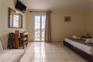 Postel nebo postele na pokoji v ubytování Laganas Holidays Hotel