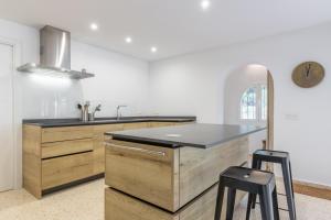 Kuchyňa alebo kuchynka v ubytovaní La Sirenita by Sun & Sea Homes