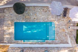 Bazén v ubytovaní La Sirenita by Sun & Sea Homes alebo v jeho blízkosti