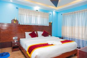 Hotel The Billabong Garden Pokhara 객실 침대
