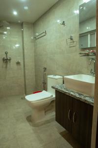 Vannituba majutusasutuses Kusum Airport Hotel