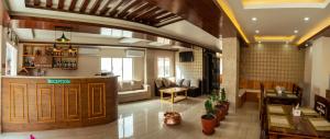 The lounge or bar area at Kusum Airport Hotel