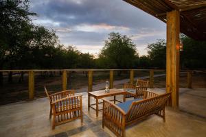Balkoni atau teres di Kubu Bush Lodge +74 gambar