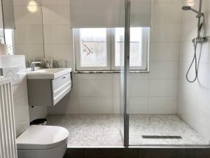 Kylpyhuone majoituspaikassa Wit Ii, Nabij Metro, Trein n7670