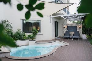Bazén v ubytování The Suites Hotel Jeju nebo v jeho okolí