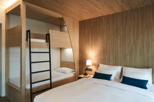 Postel nebo postele na pokoji v ubytování The Suites Hotel Jeju