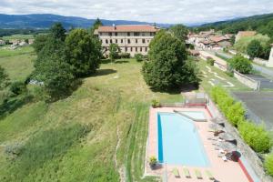 an image of a villa with a swimming pool at Domaine Le Prieuré in Chaumont-le-Bourg