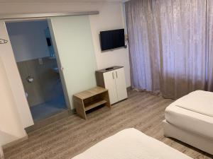 Postel nebo postele na pokoji v ubytování Smart Stay Rooms Feldkirch