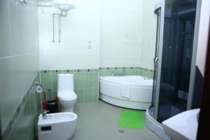 Koupelna v ubytování ORIYO DUSHANBE HOTEL