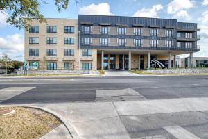 an empty street in front of a building at Highlands 1br w pool wd gym vibrant area ATX-201 in Austin