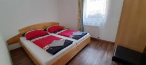 Ein Bett oder Betten in einem Zimmer der Unterkunft Ferienwohnungen Lend 3