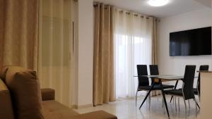 a living room with a table and chairs and a television at Royal II in Salou