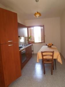 Η κουζίνα ή μικρή κουζίνα στο Scalas House +8 φωτογραφίες