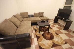 a living room with a couch and a table at شقق آن للشقق المخدومة in Al Jubail