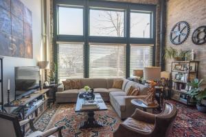 a living room with a couch and a tv at Elegant Downtown Memphis Loft - Walk to Beale St! in Memphis