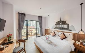 Postel nebo postele na pokoji v ubytování Phnom Penh 51 Hotel & Residences