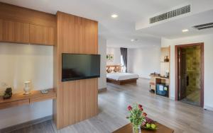 Postel nebo postele na pokoji v ubytování Phnom Penh 51 Hotel & Residences