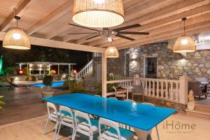Χώρος καθιστικού στο The Beach House - Mansion with Swimming Pool