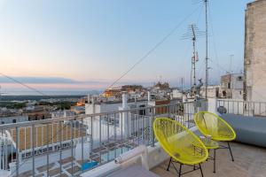 A balcony or terrace at Bianco Sale Holiday Home - Seaview Terraces