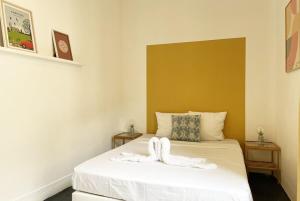 Posteľ alebo postele v izbe v ubytovaní Le Cosy pour 2 personnes