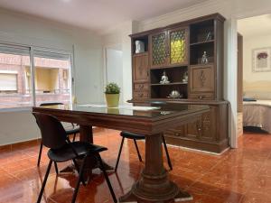 a dining room with a wooden table and chairs at Germanies Home, Algemesi Home in Algemesí