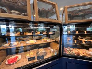 a bakery display case with many different types of food at Трехкомнатные апартаменты в жилом комплексе Caesar Beach F14 Flat4 in Boğaz