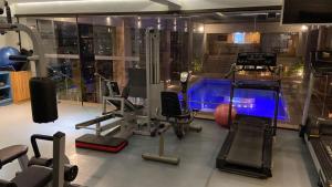 a gym with a pool in the middle of a room at Flat espaçoso e confortável no Piazza Navona in Porto Alegre