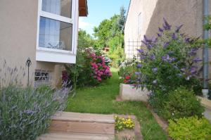 a garden with flowers next to a building at Chambre d'Hôtes Plesnois in Plesnois
