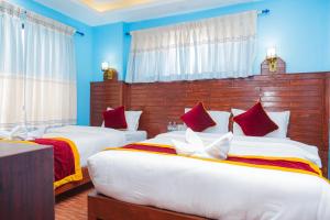 Hotel The Billabong Garden Pokhara 객실 침대