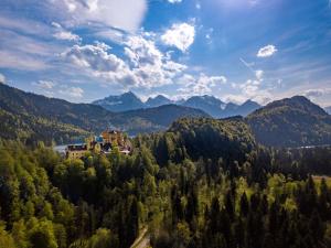 an aerial view of a house on a hill in the mountains at Beim Straußer in Schwangau