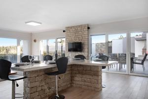 a kitchen with a large island in a room with windows at Villa Colina in Salir de Matos