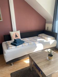 a room with a bed and a coffee table at Kays Home in Bad Wörishofen