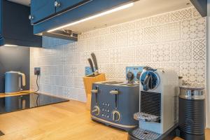 Köök või kööginurk majutusasutuses Charming Cornish Cottage in the heart of St Agnes