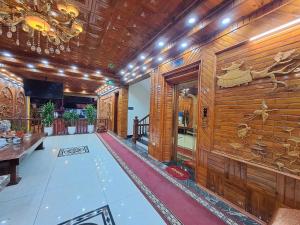 a lobby with wooden walls and a chandelier at Noi Bai The King Hotel in Sóc Sơn