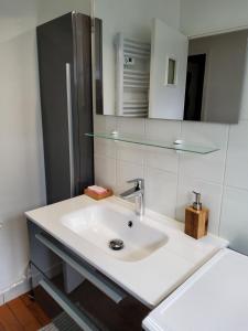 a bathroom with a sink and a mirror at Les goélands in Perros-Guirec