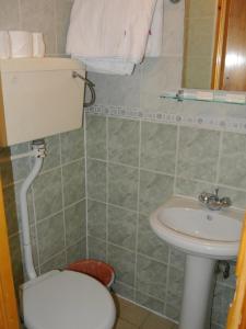 
A bathroom at The Belgrove Hotel
