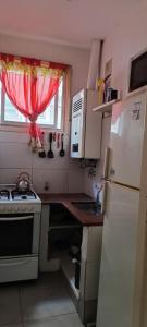 a small kitchen with a stove and a window at Dpto Ariel in Mar del Plata