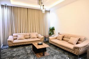 Sunset Hotel for Hotel Services的休息区