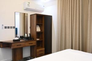Sunset Hotel for Hotel Services客房内的一张或多张床位