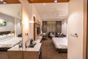 Rúm í herbergi á Clarks inn Express Ayodhya