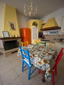 a kitchen with a table and chairs and a kitchen with yellow at Appartamento indipendente con giardino Fralù in Florence