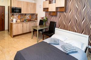 Kuchyňa alebo kuchynka v ubytovaní Triton Apartments